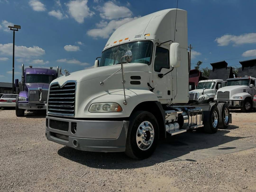 2015 Mack vision CXU613 MACK MP8